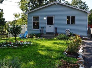 62 Berkshire Dr, Farmingville, NY 11738