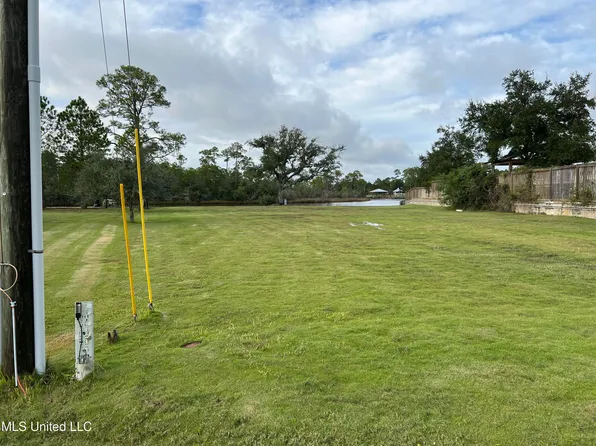 131 Hillcrest Rd, Pass Christian, MS 39571