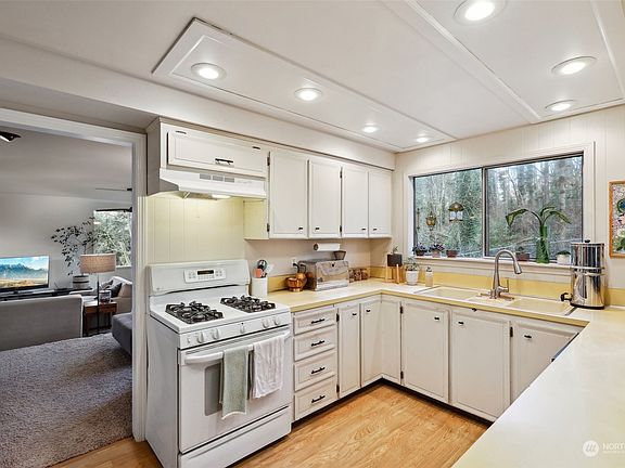 3rd image of 17009 17th Avenue W