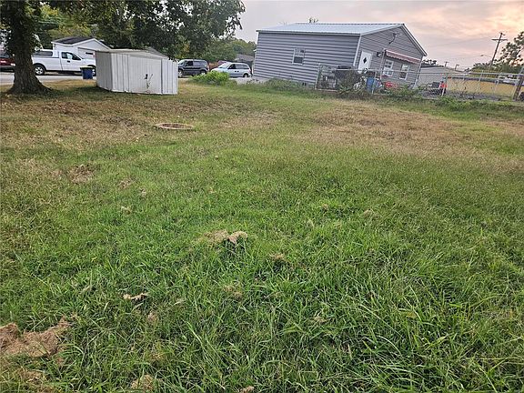 3rd image of 803 Stewart St