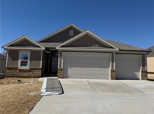 13507 Terrace Park Dr, Parkville, MO 64152