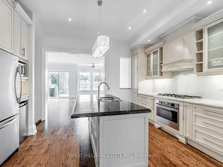 415 Deloraine Ave — Photo 24