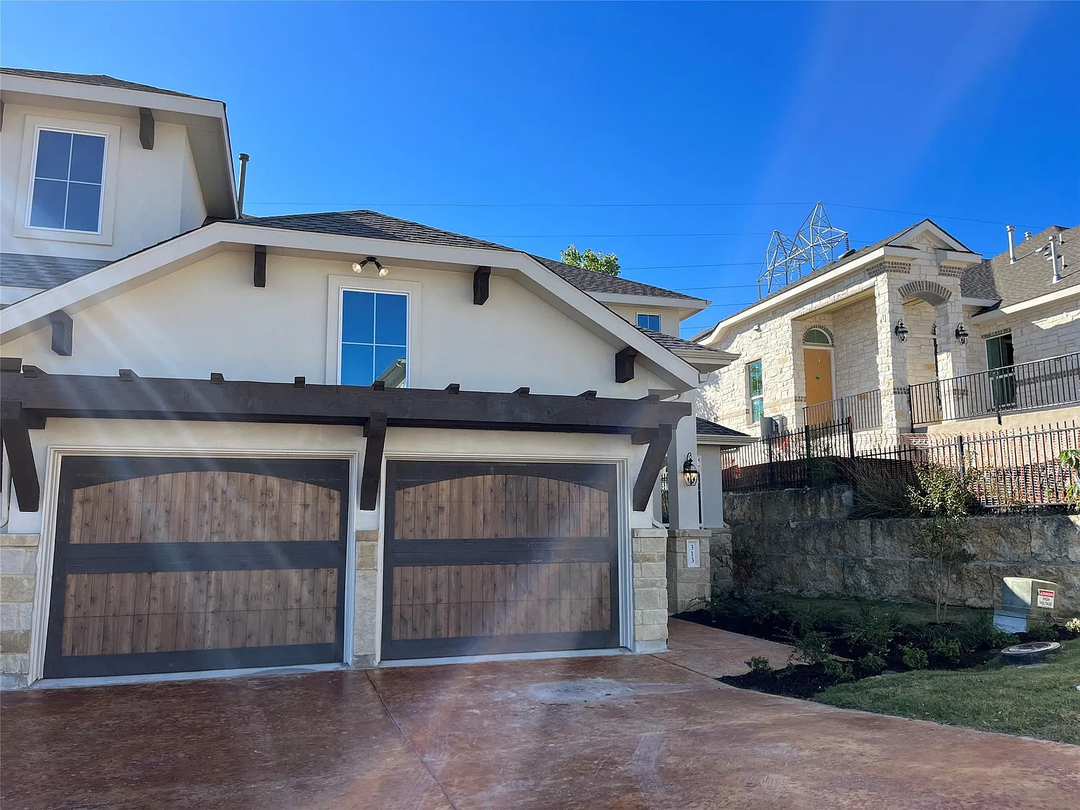 3 bed, 4.0 bath, 2490 sqft, $3,500 — Photo 3