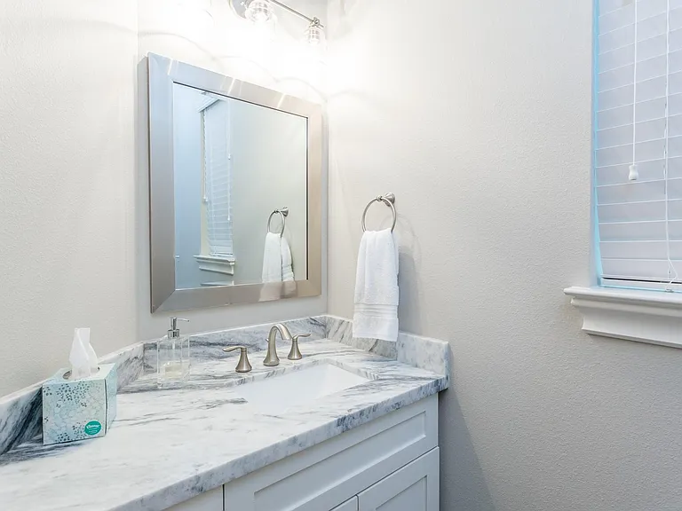 2413 Detering St — Photo 18
