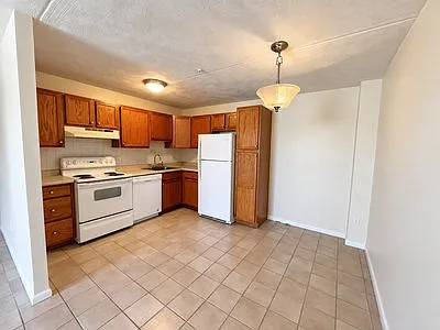 2 bed, 9999 sqft, $2,650 — Photo 2