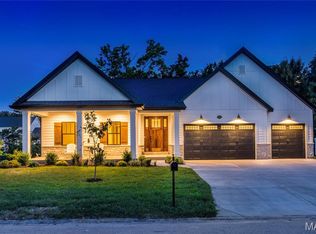 12502 Ridgefield Dr, Saint Louis, MO 63131