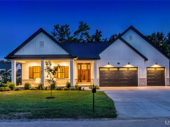 12502 Ridgefield Dr, Saint Louis, MO 63131