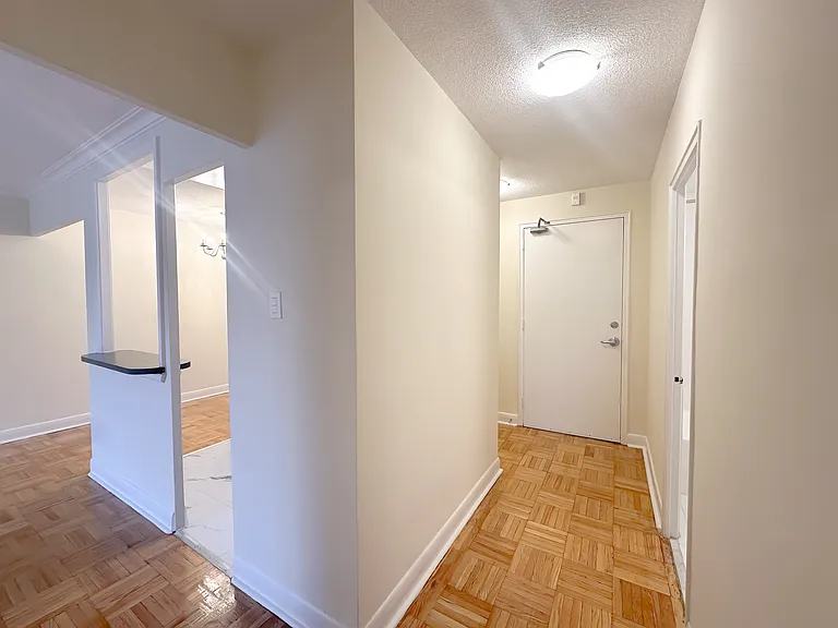 56 Ranleigh Ave #314 — Photo 6