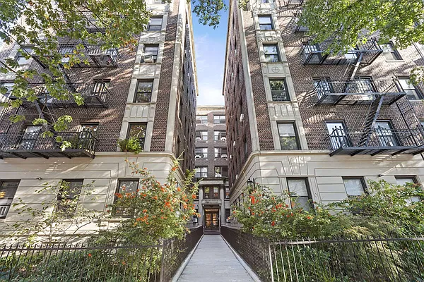 Sold by Compass | media 17