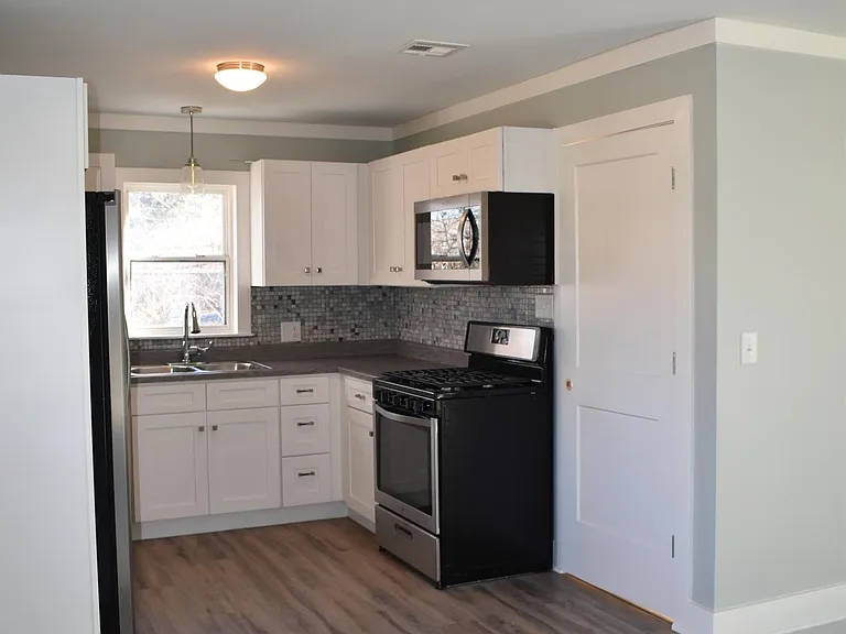 980 W Lawson St — Photo 6