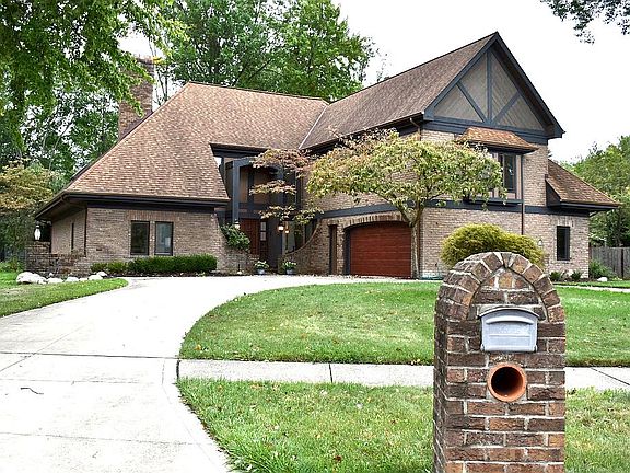 2nd image of 1655 Queens Ct