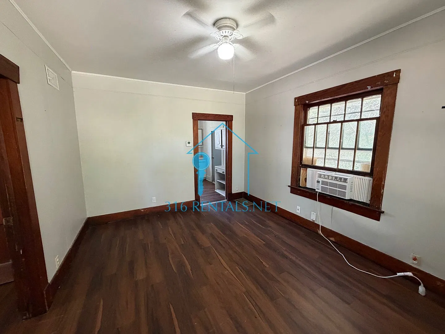 $750 - **Move In Special - October Rent Free** - 2 Bed 1 Bath - Single Family Home — Photo 2