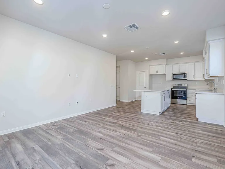 466 Meyer Pl — Photo 8