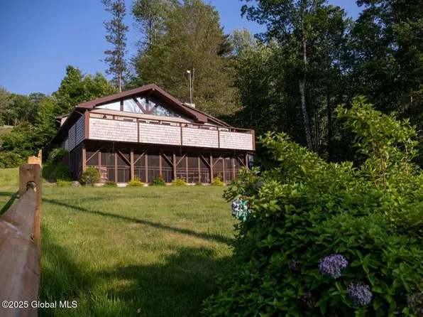 838 S Shore Road, Edinburg, NY 12134