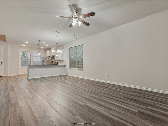 5th image of 846 Mineral Wells Ln