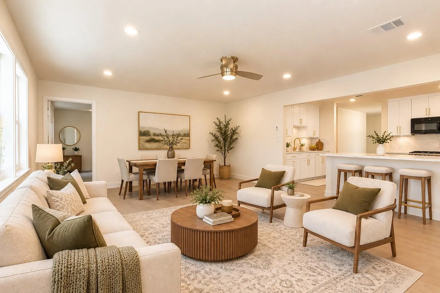 3 bed, 1.0 bath, 1716 sqft, $2,500 — Photo 2
