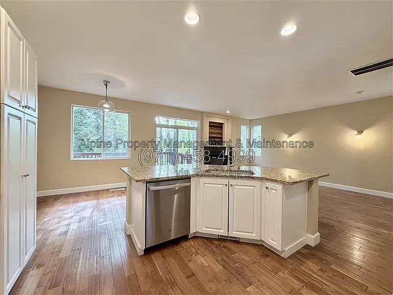 5758 NE Damsel Dr — Photo 12