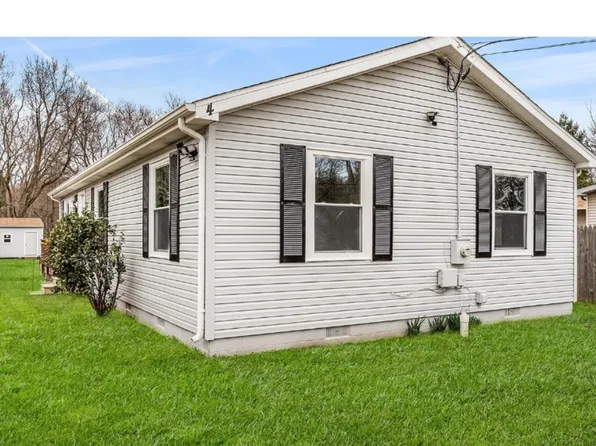 4 Farm Ln, Middletown, DE 19709