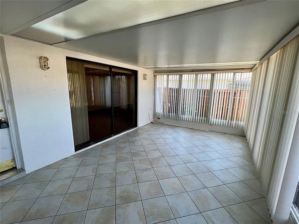 2 bed, 2.5 bath, 1288 sqft, $1,700 — Photo 3