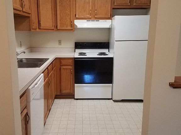 5th image of 1232 Spruce Ct #C