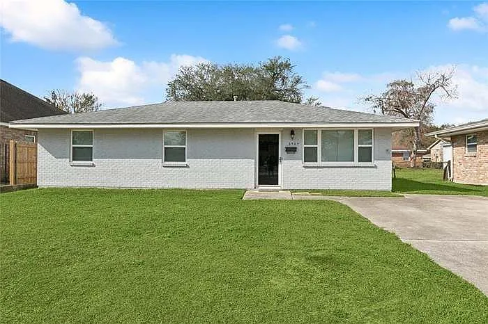 2524 Mississippi Ave — Photo 1