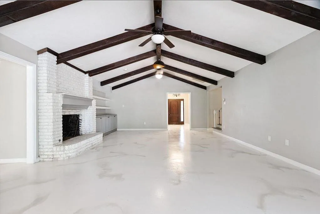 4 bed, 4.5 bath, 4329 sqft, $4,500 — Photo 3