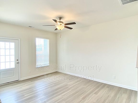 3rd image of 1605 Independence Blvd