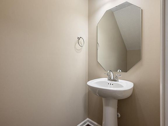 5th image of 4346 Aurora Cir