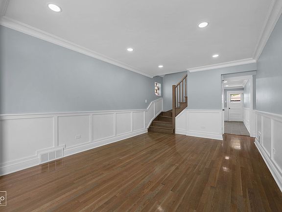 3rd image of 4329 W 81st St