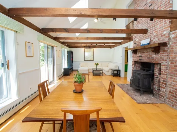 32 Mattapoisett Neck Rd, Mattapoisett, MA 02739