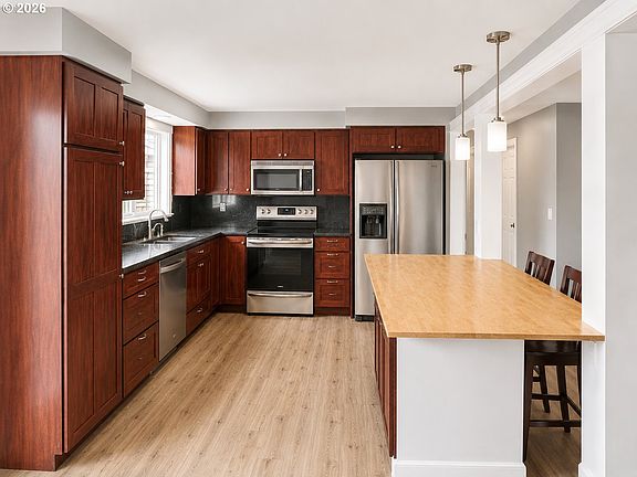 5th image of 805 S King St