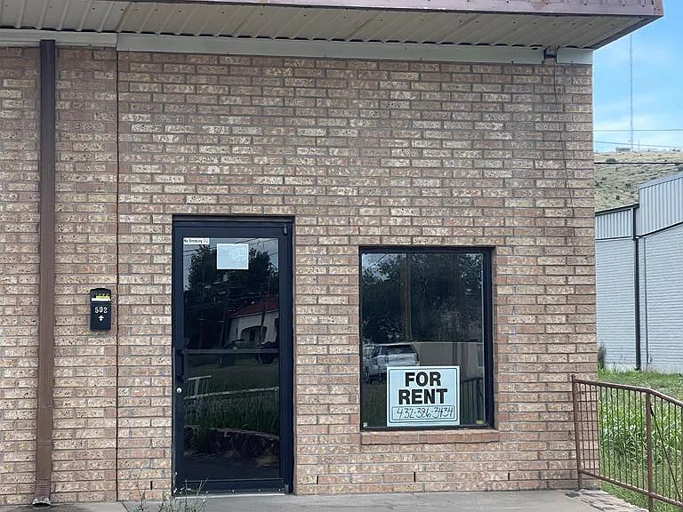 502 E Ave E — Photo 1
