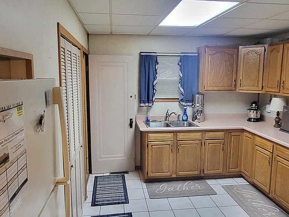5th image of 568 Orena Ave
