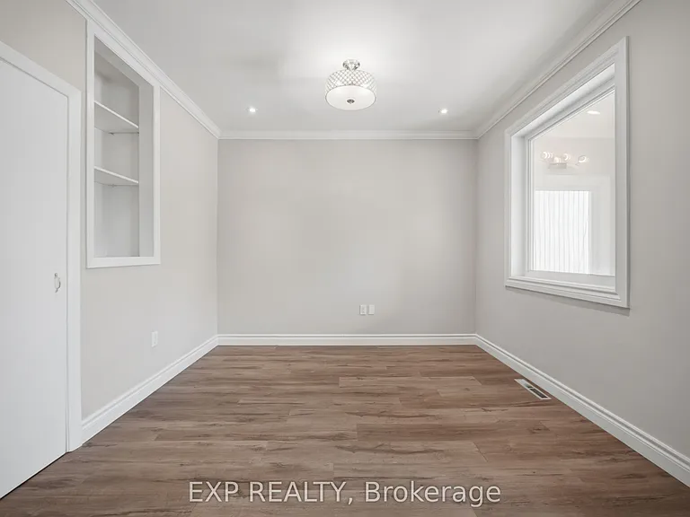 1052 Alexandra Ave — Photo 9