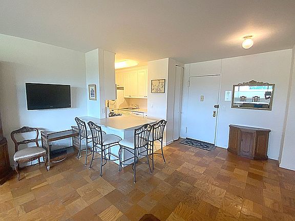 4th image of 269 Grand Central Pkwy #2T