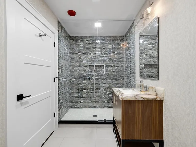 1281 E Main St #3 — Photo 9