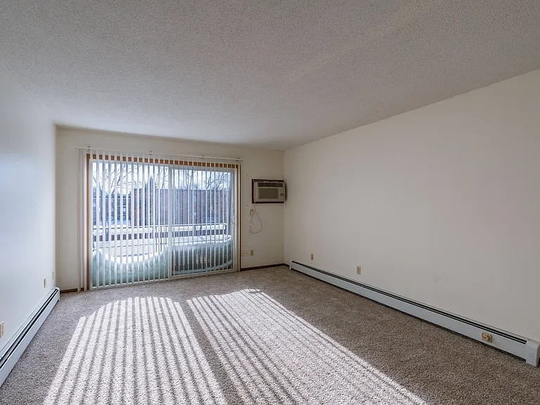 Fargo, ND Windsor Apartments | Living