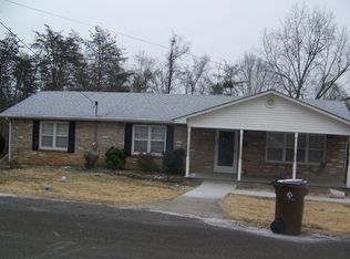 208 Bunker Ln, Oak Ridge, TN 37830