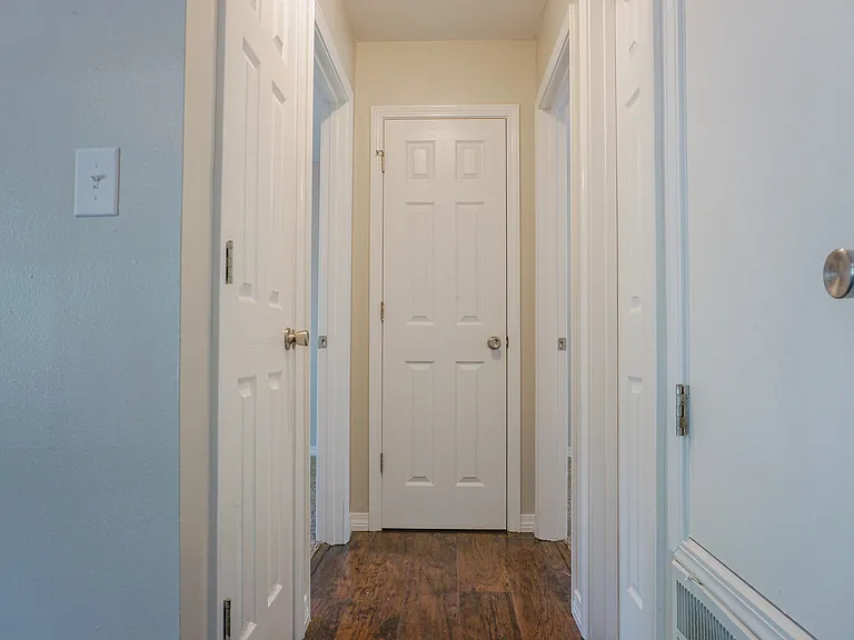 6115 Willow Ln N — Photo 28