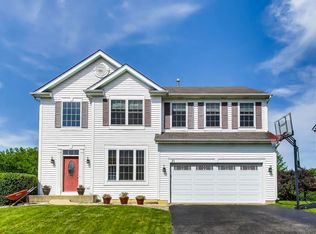 21 W Old Mill Trl, Antioch, IL 60002