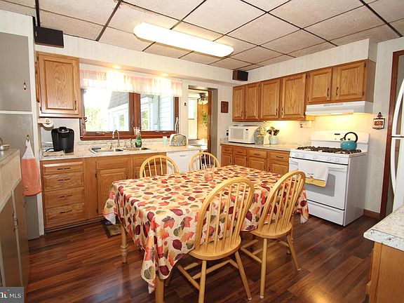 4th image of 425 Brewster Dr
