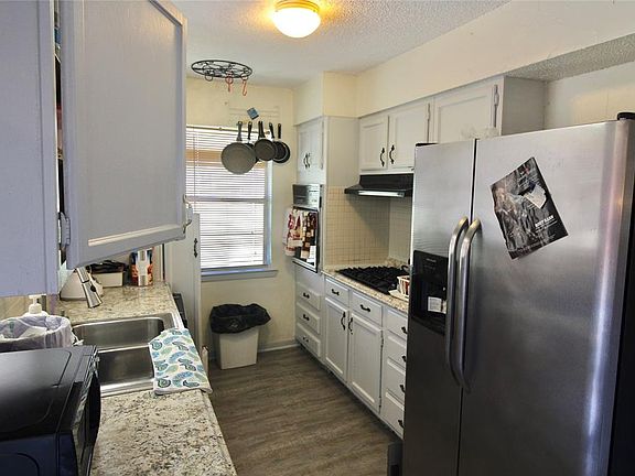 3rd image of 1640 Poplar Dr