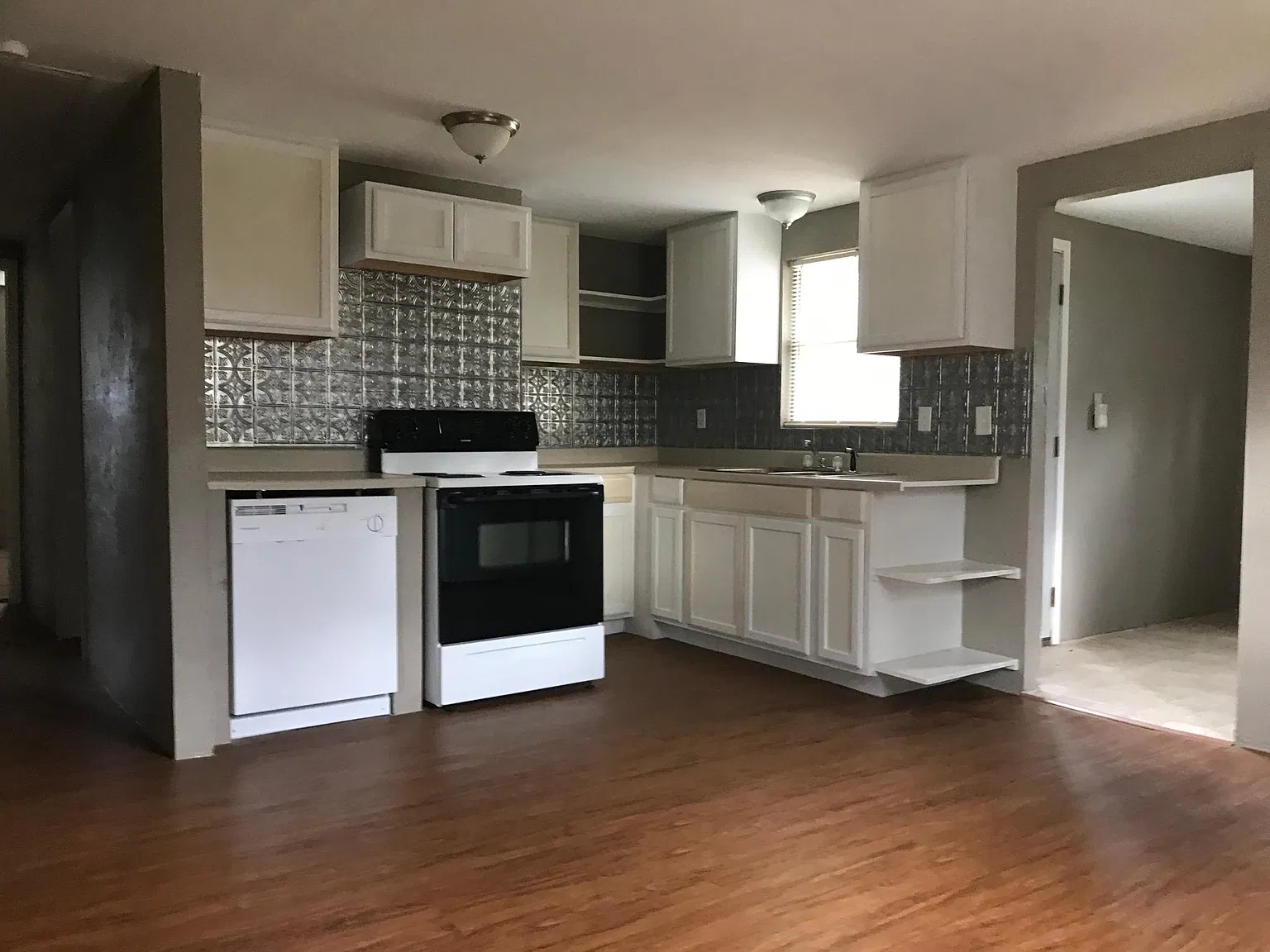 3 bed, 1104 sqft, $1,300 — Photo 3