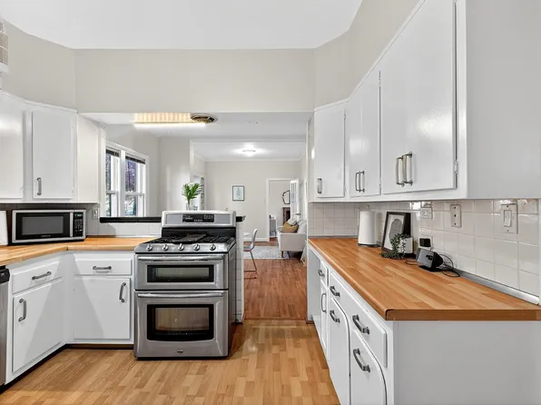 7 Roosevelt Terrace image 14 of 49