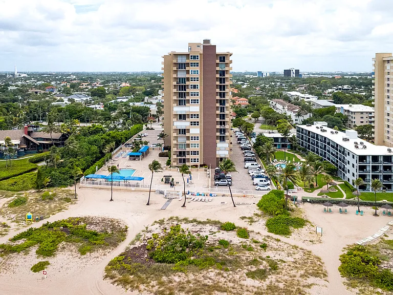 2000 S Ocean Blvd — Photo 41