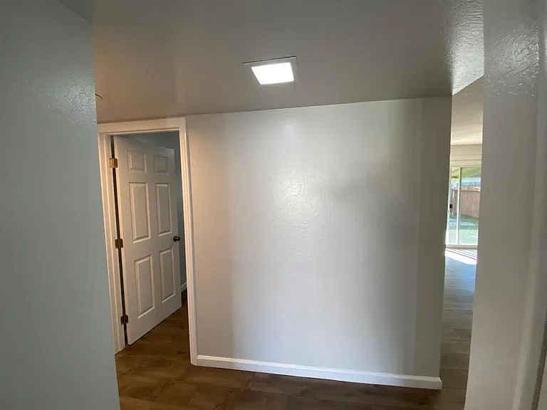 2059 Robin Dr — Photo 4