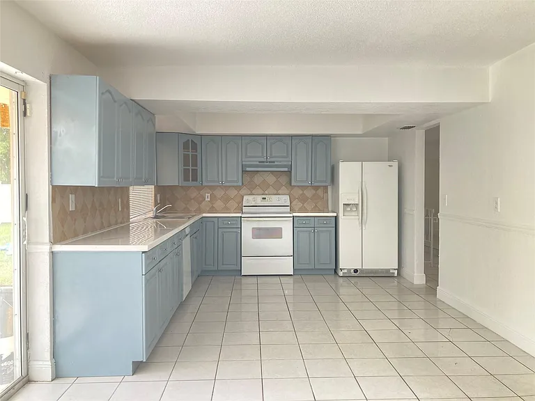 6230 SW 4th Pl — Photo 7