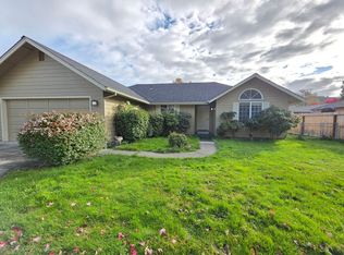 1839 Cloverlawn Dr, Grants Pass, OR 97527