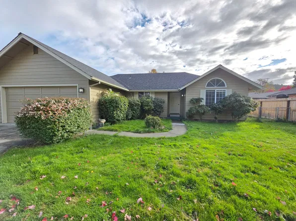 1839 Cloverlawn Dr, Grants Pass, OR 97527