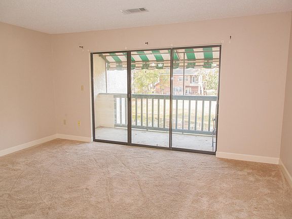 2nd image of 114 Westlake Ct #114